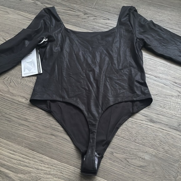Lululemon | Wundermost Ultra-Soft Nulu Square-Neck Long-Sleeve Bodysuit Black - Picture 13 of 13